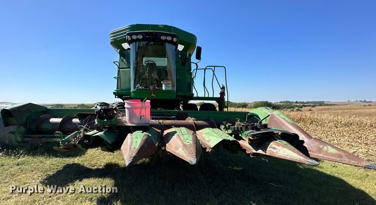 image for item NP9651 John Deere 853  all-crop head