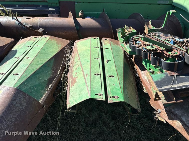 image for item NP9651 John Deere 853  all-crop head