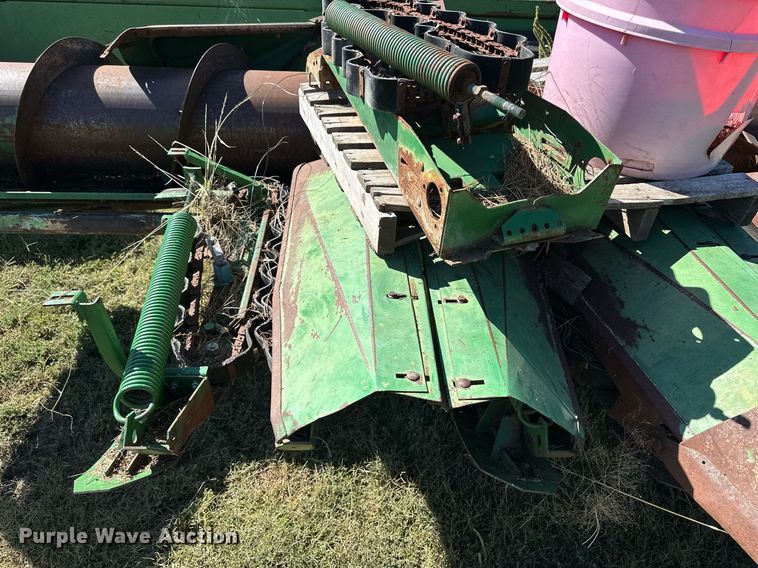 image for item NP9651 John Deere 853  all-crop head