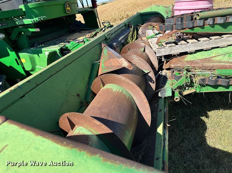 image for item NP9651 John Deere 853  all-crop head