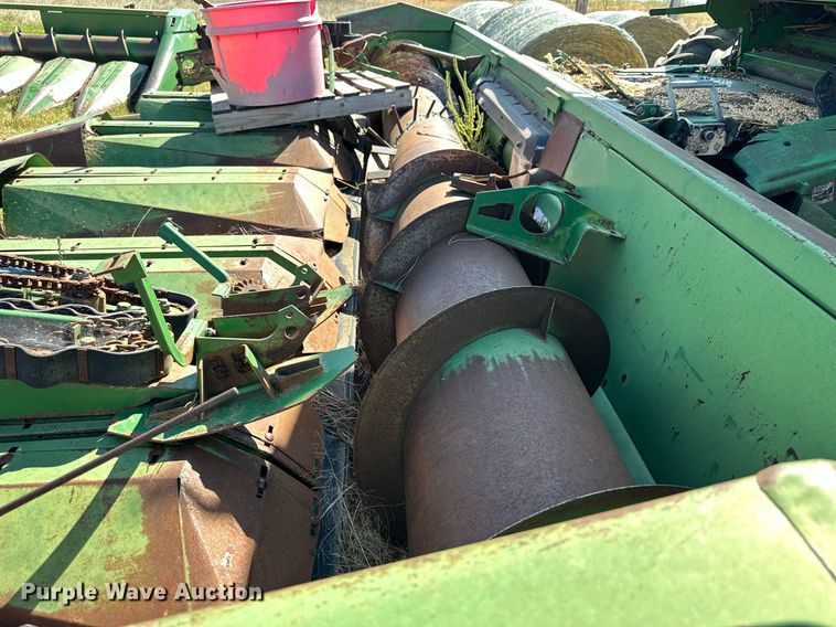 image for item NP9651 John Deere 853  all-crop head