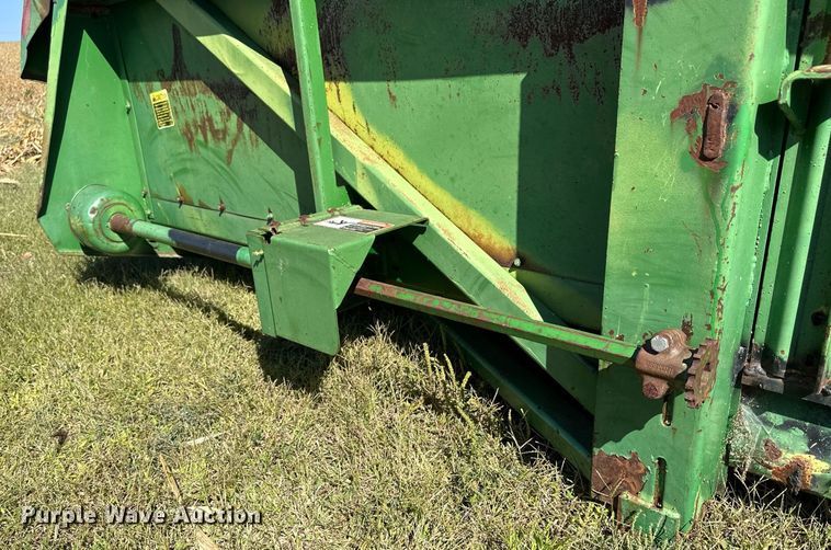 image for item NP9651 John Deere 853  all-crop head