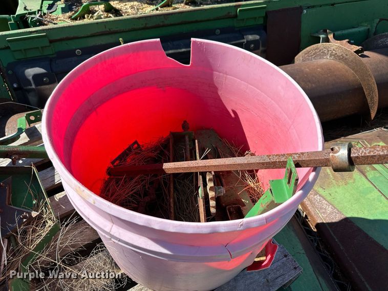 image for item NP9651 John Deere 853  all-crop head