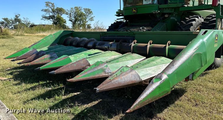 image for item NP9652 John Deere 853  all-crop head
