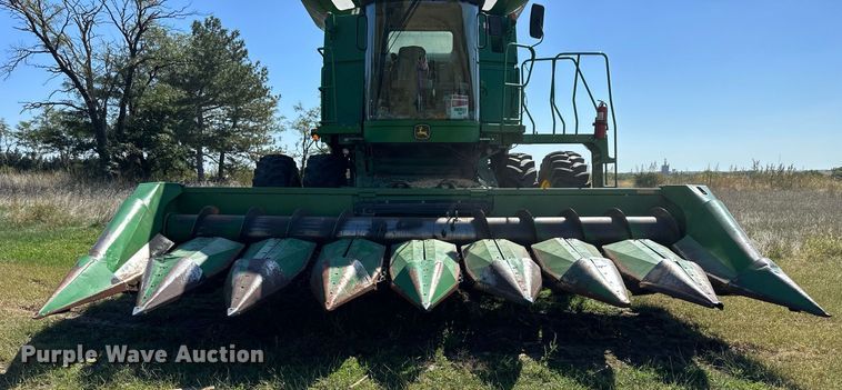 image for item NP9652 John Deere 853  all-crop head