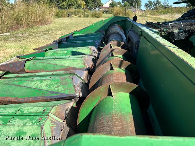 image for item NP9652 John Deere 853  all-crop head