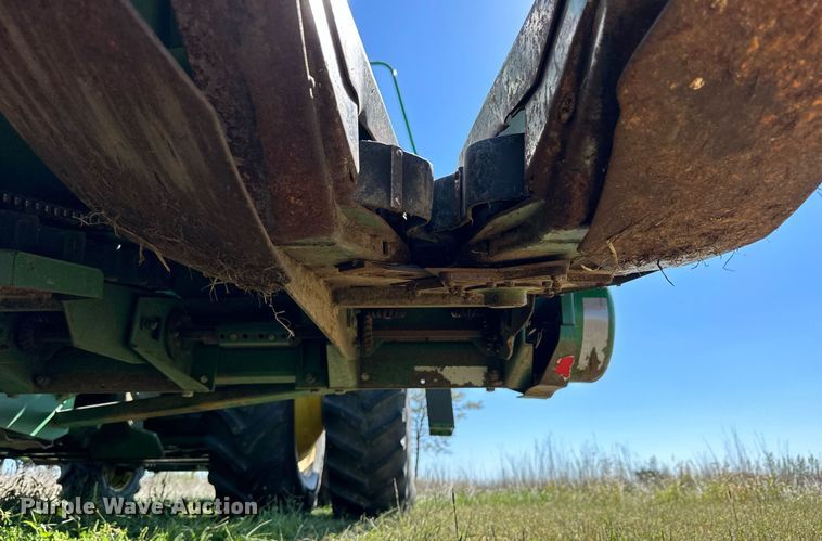 image for item NP9652 John Deere 853  all-crop head