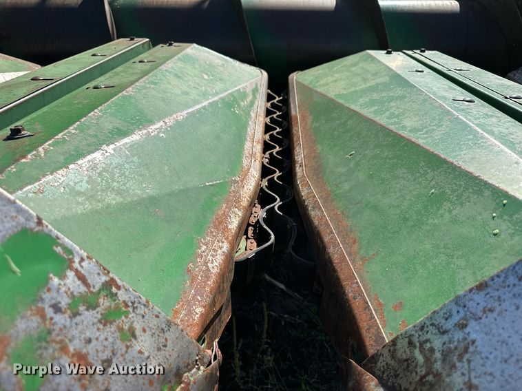 image for item NP9652 John Deere 853  all-crop head