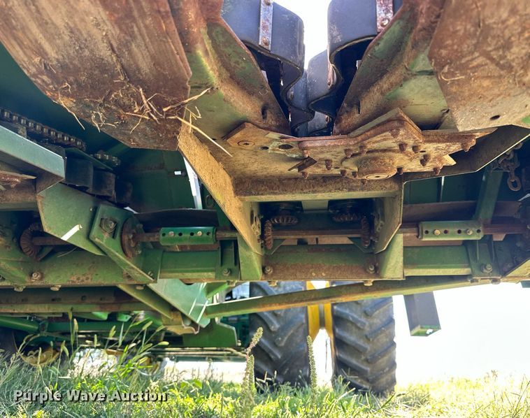 image for item NP9652 John Deere 853  all-crop head
