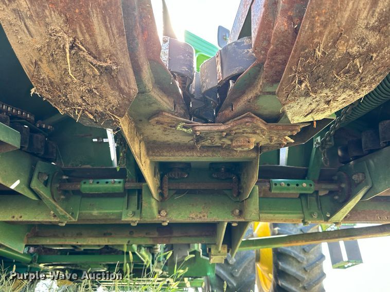 image for item NP9652 John Deere 853  all-crop head