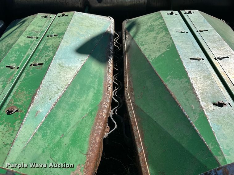 image for item NP9652 John Deere 853  all-crop head