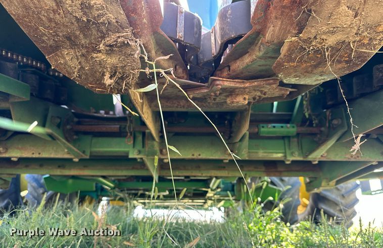 image for item NP9652 John Deere 853  all-crop head