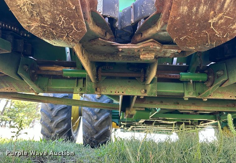 image for item NP9652 John Deere 853  all-crop head