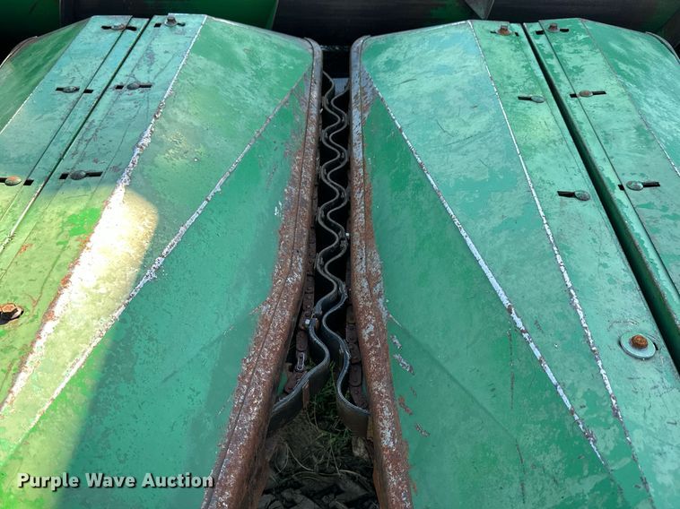 image for item NP9652 John Deere 853  all-crop head