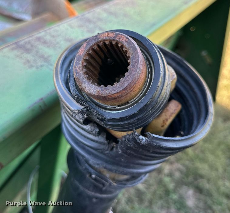 image for item NP9652 John Deere 853  all-crop head