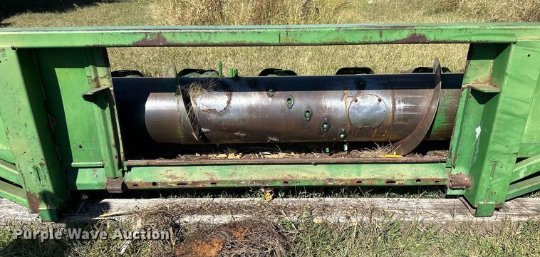 image for item NP9652 John Deere 853  all-crop head