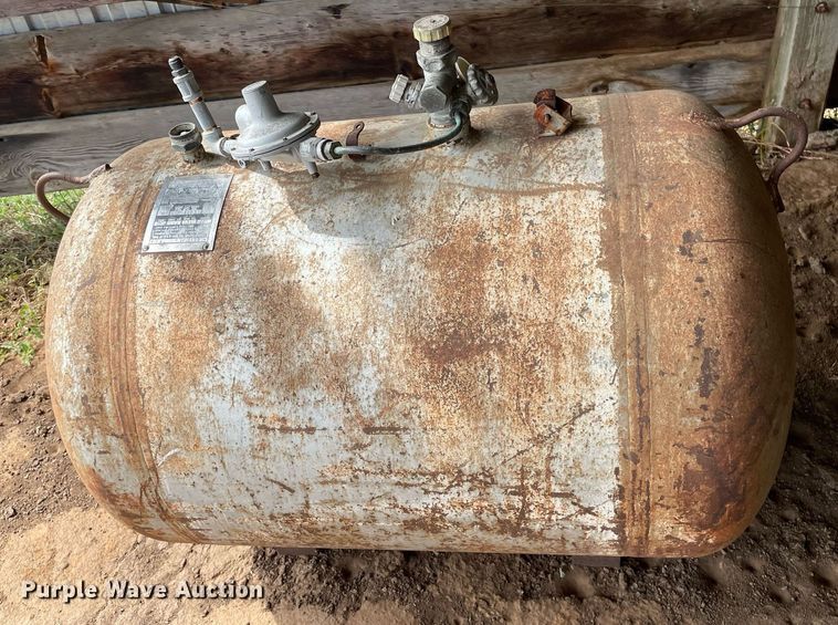 image for item NX9761 1963 John Deere 4010 tractor