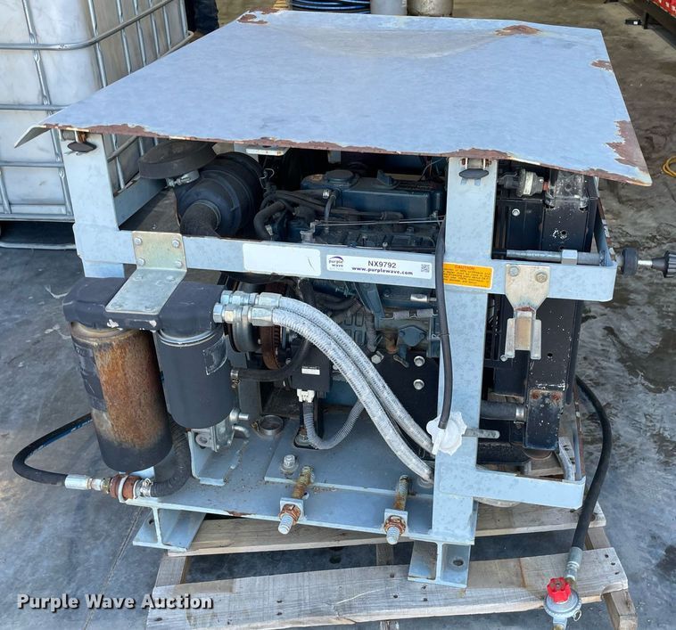 image for item NX9792 Kubota DG972-ES  engine