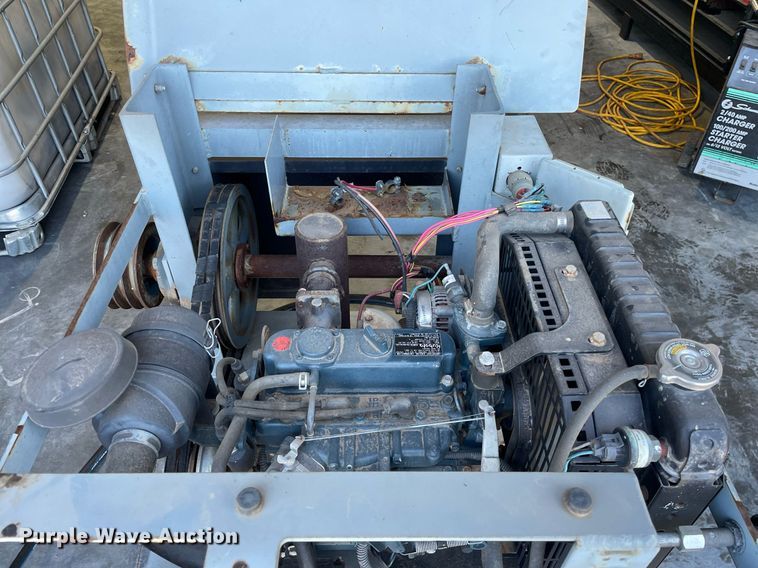 image for item NX9792 Kubota DG972-ES  engine