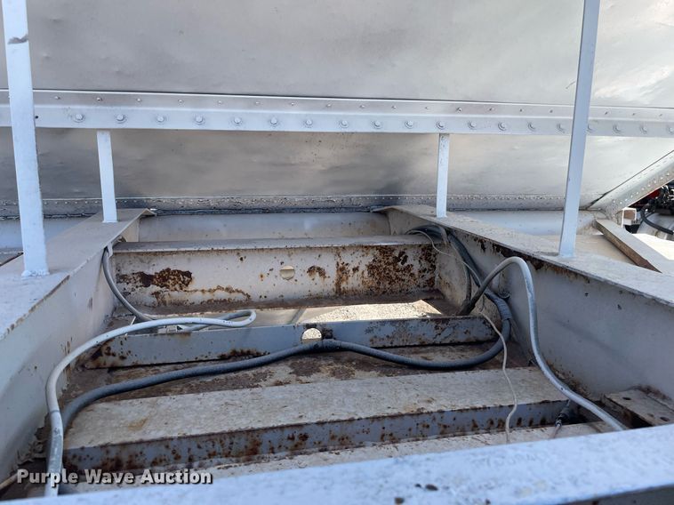 image for item NX9793 1979 Titan  grain trailer