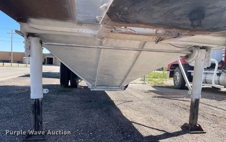 image for item NX9793 1979 Titan  grain trailer