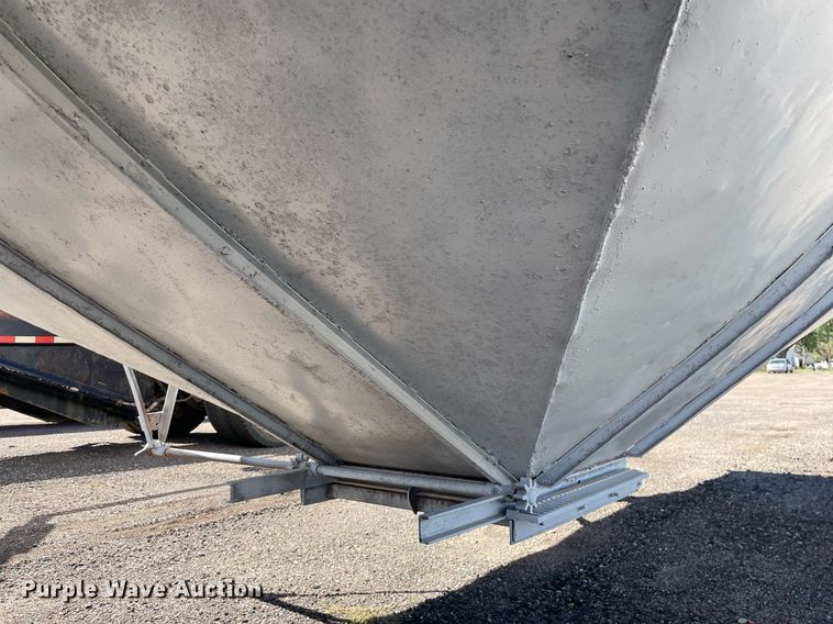 image for item NX9793 1979 Titan  grain trailer