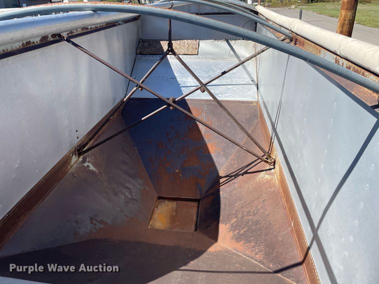 image for item NX9793 1979 Titan  grain trailer