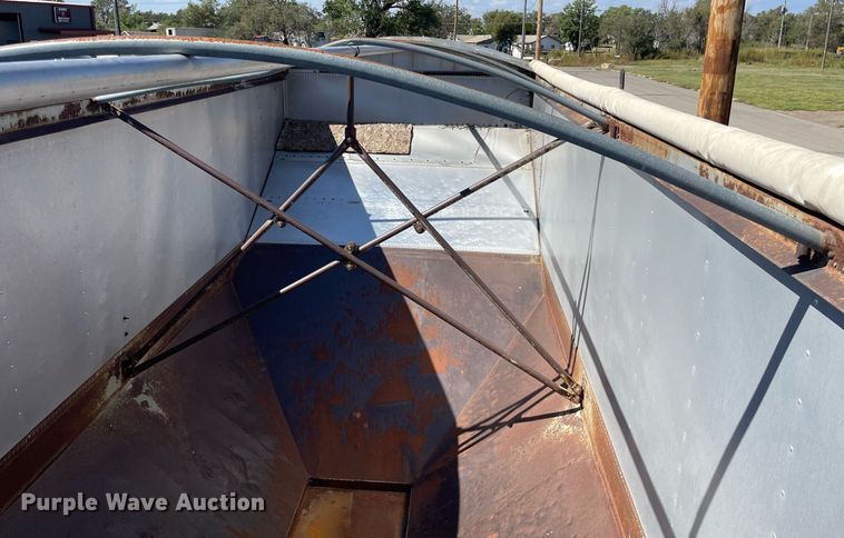 image for item NX9793 1979 Titan  grain trailer