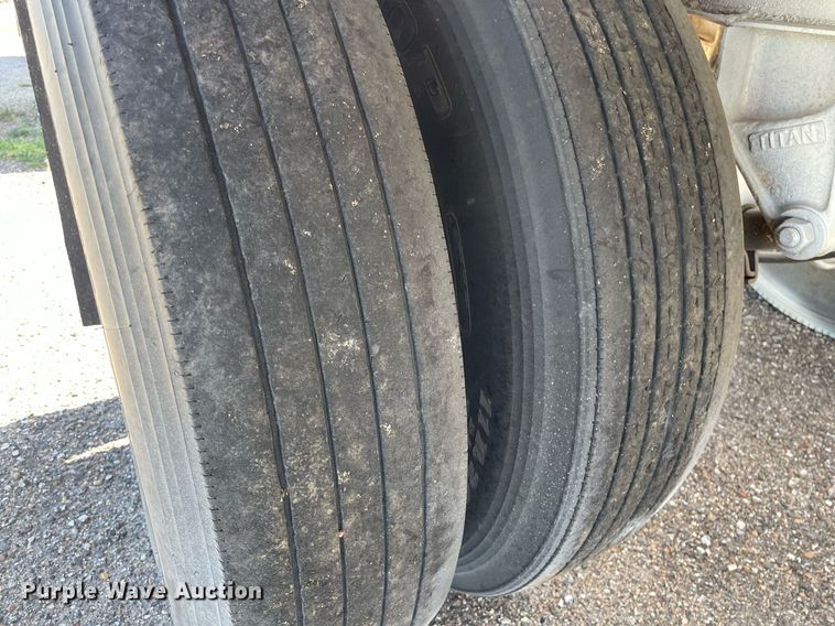 image for item NX9793 1979 Titan  grain trailer