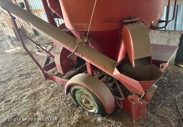 image for item OC9494 Gehl 65MX  feed grinder/mixer