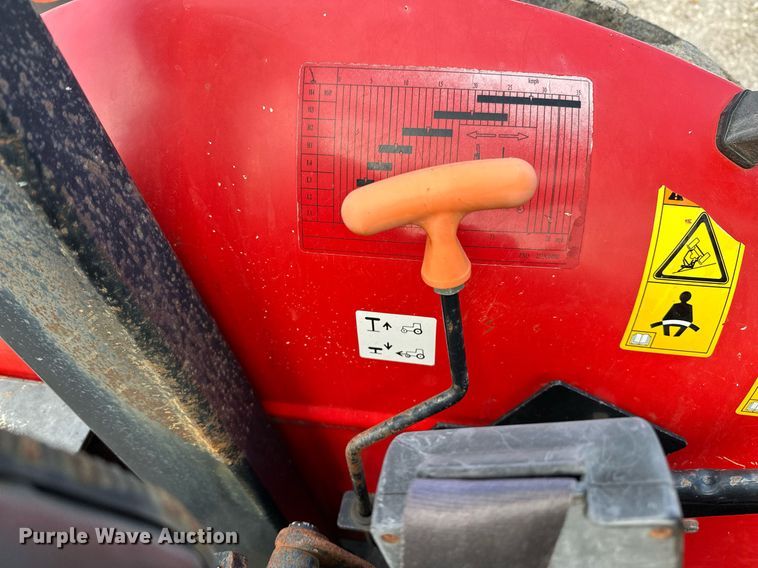 image for item OG9242 2008 Massey Ferguson 2615  MFWD tractor