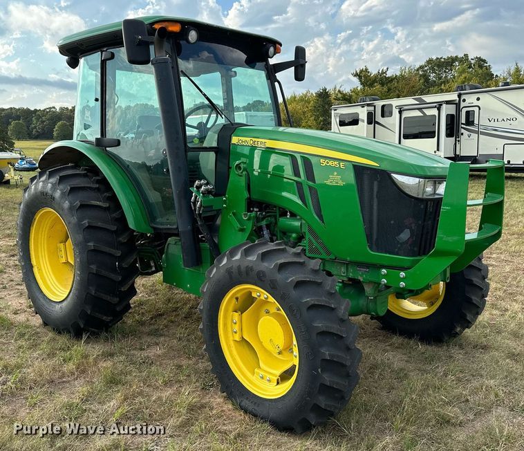 image for item OG9293 2018 John Deere 5085E MFWD tractor