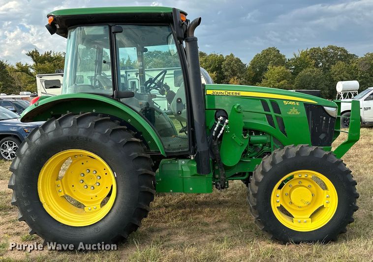 image for item OG9293 2018 John Deere 5085E MFWD tractor
