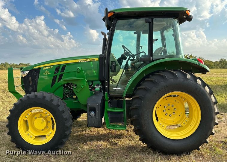 image for item OG9293 2018 John Deere 5085E MFWD tractor