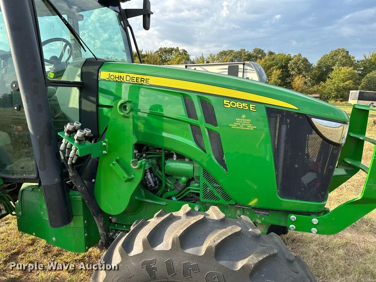 image for item OG9293 2018 John Deere 5085E MFWD tractor