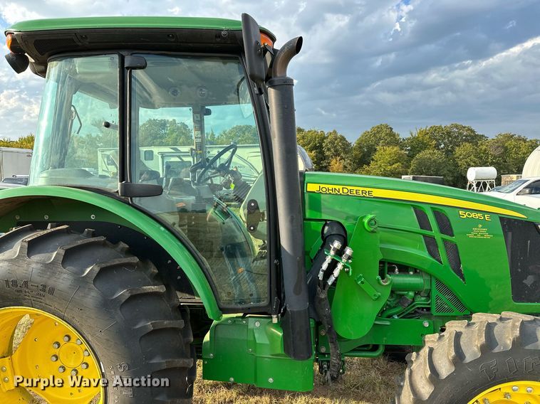 image for item OG9293 2018 John Deere 5085E MFWD tractor