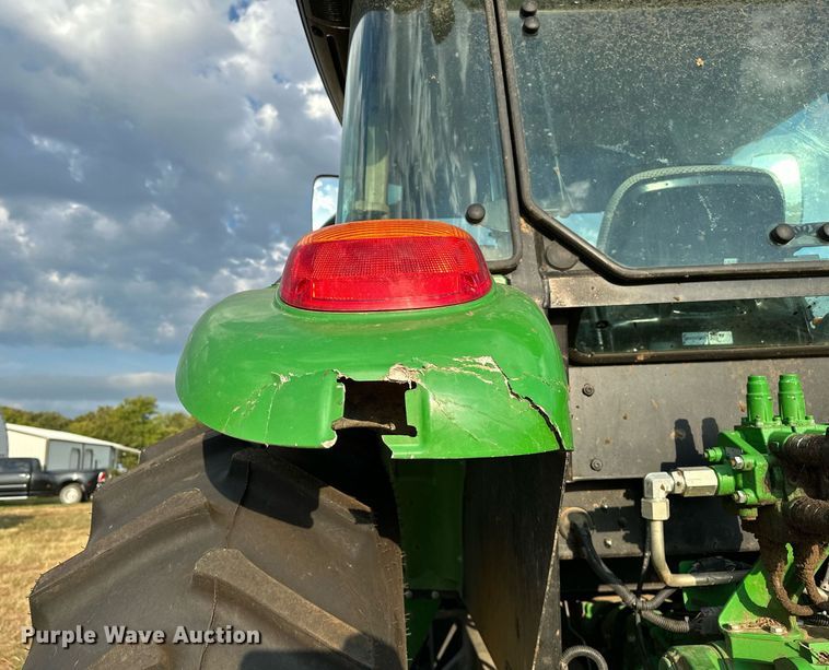 image for item OG9293 2018 John Deere 5085E MFWD tractor