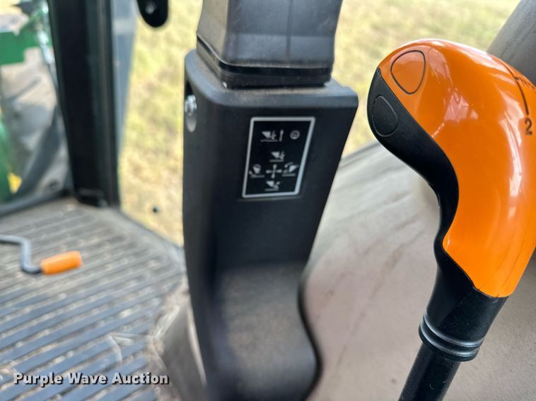 image for item OG9293 2018 John Deere 5085E MFWD tractor