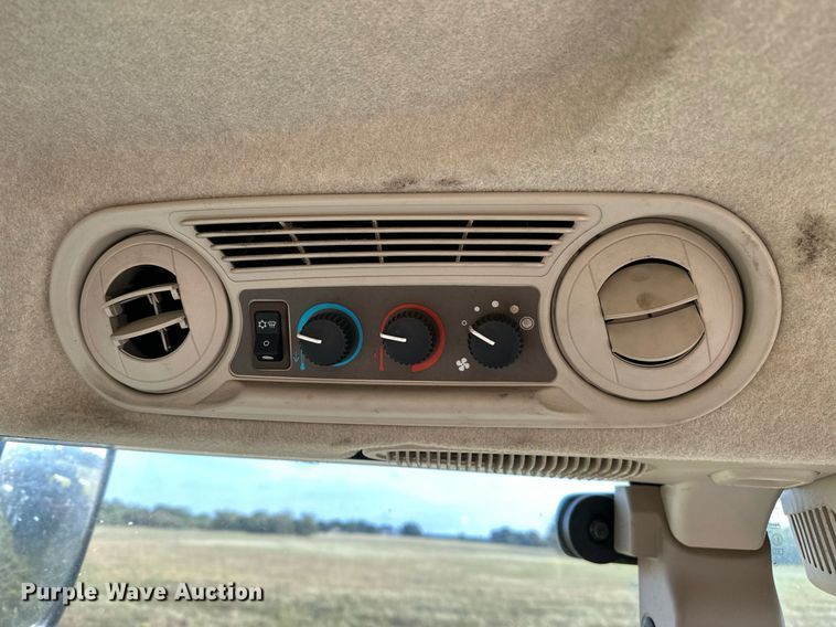 image for item OG9293 2018 John Deere 5085E MFWD tractor