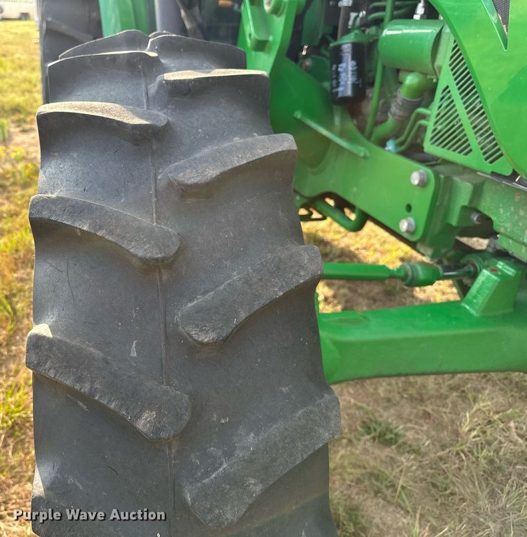 image for item OG9293 2018 John Deere 5085E MFWD tractor