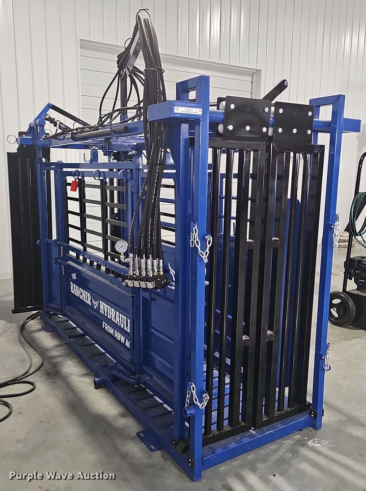 image for item OG9437 The Rancher Hydraulic  squeeze chute