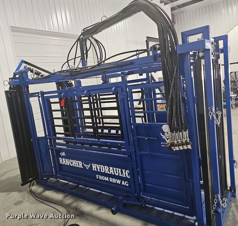 image for item OG9437 The Rancher Hydraulic  squeeze chute