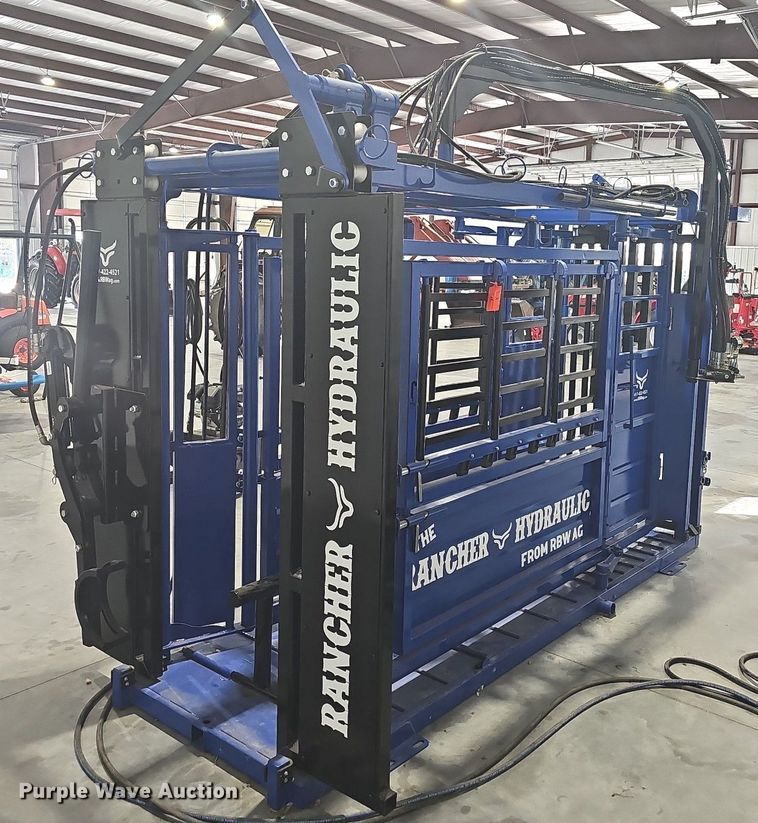 image for item OG9437 The Rancher Hydraulic  squeeze chute