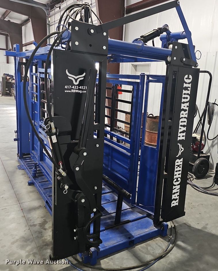 image for item OG9437 The Rancher Hydraulic  squeeze chute