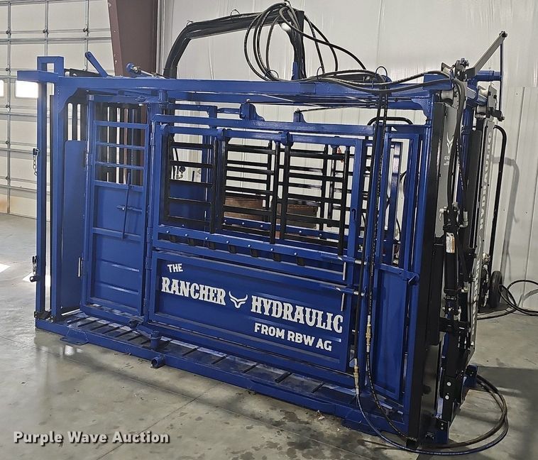 image for item OG9437 The Rancher Hydraulic  squeeze chute