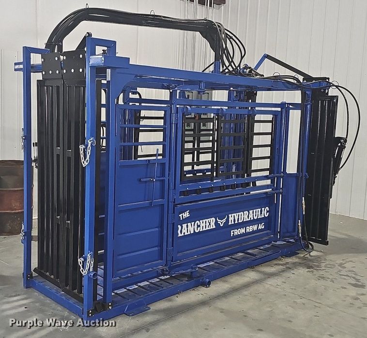image for item OG9437 The Rancher Hydraulic  squeeze chute
