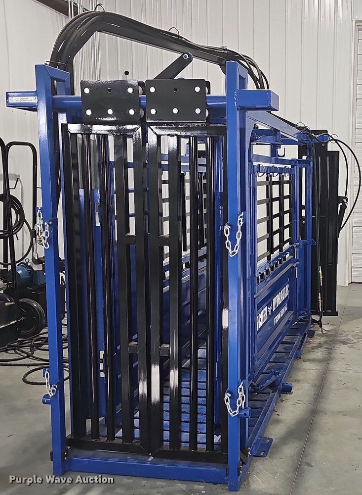 image for item OG9437 The Rancher Hydraulic  squeeze chute