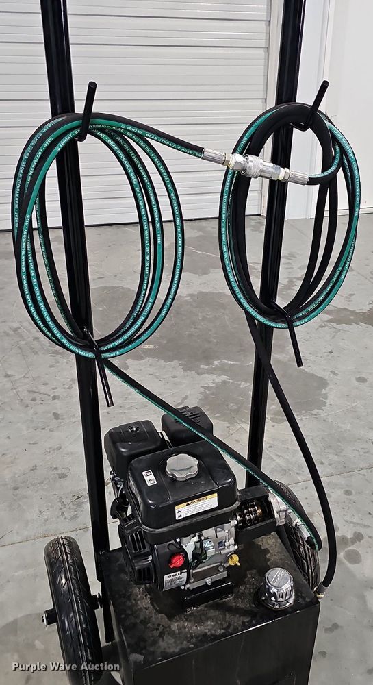 image for item OG9437 The Rancher Hydraulic  squeeze chute