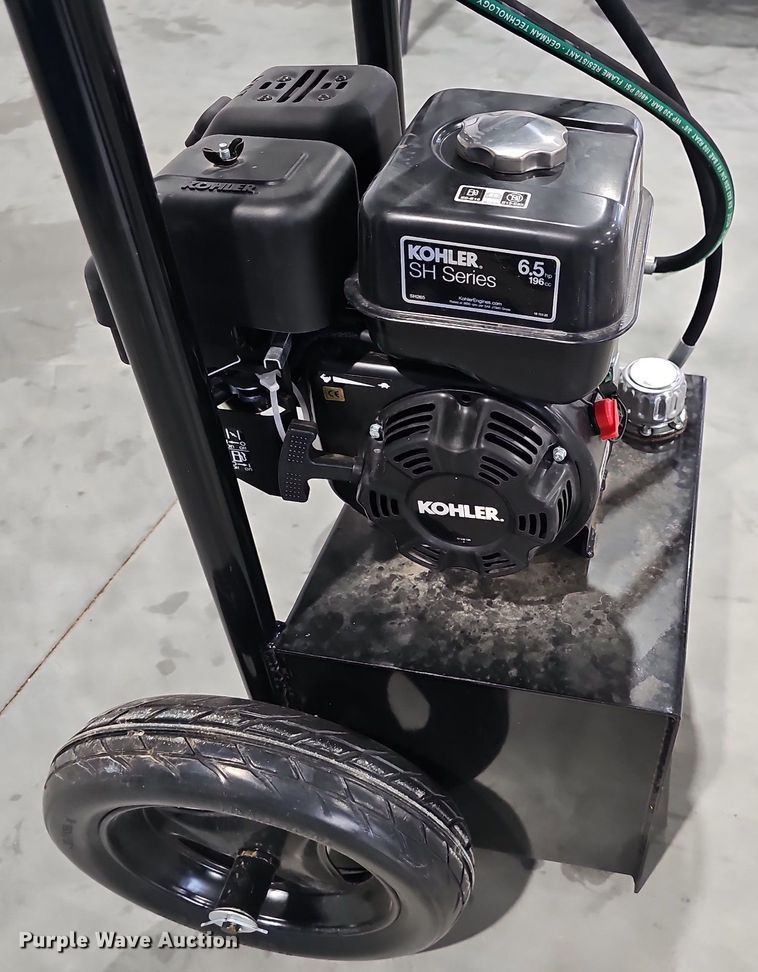 image for item OG9437 The Rancher Hydraulic  squeeze chute