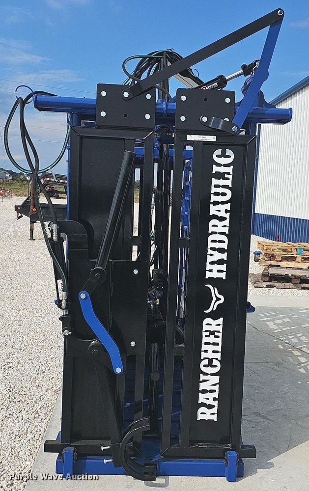 image for item OG9439 The Rancher Hydraulic Livestock Chute  unused